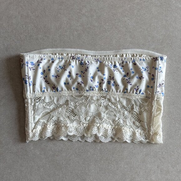 Out From Under Angel Eyes Lace Bandeau in Soft Blue Ditzy ASO Sarah Cameron - Picture 5 of 10